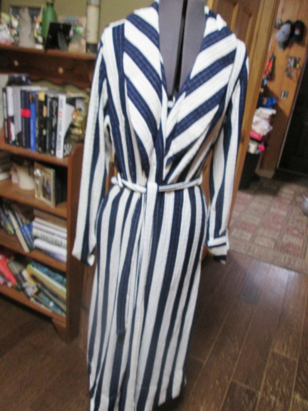 vtg Boutique New York Med striped waffle terry cloth robe stunning